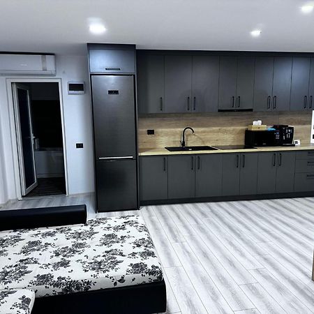 Apartamento Whitehouse2 Arad Exterior foto