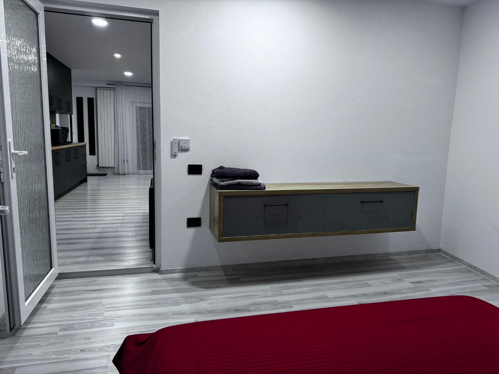 Apartamento Whitehouse2 Arad Exterior foto