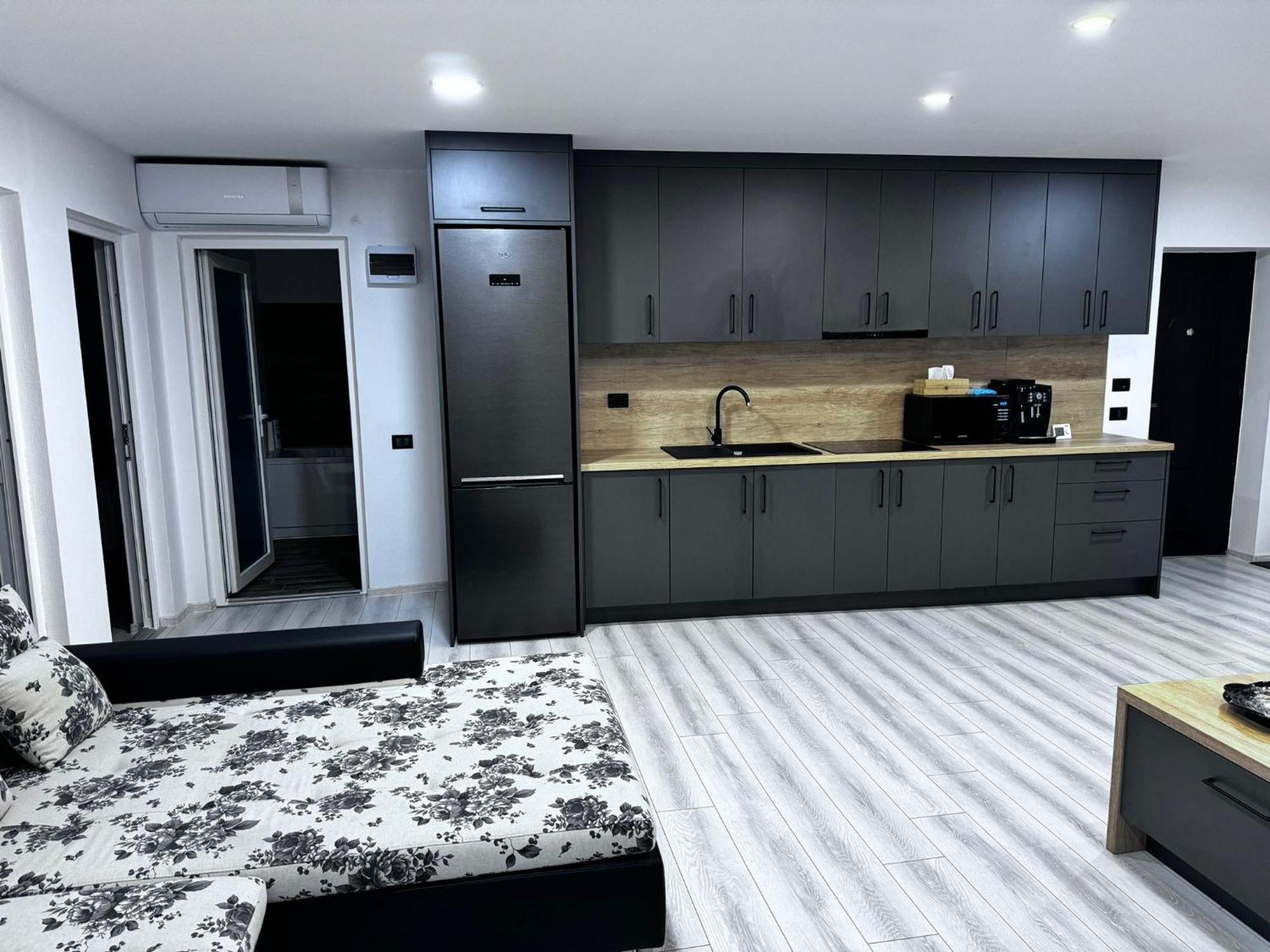 Apartamento Whitehouse2 Arad Exterior foto