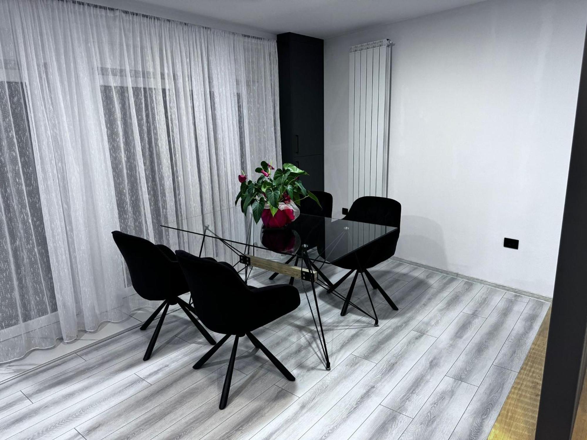 Apartamento Whitehouse2 Arad Exterior foto